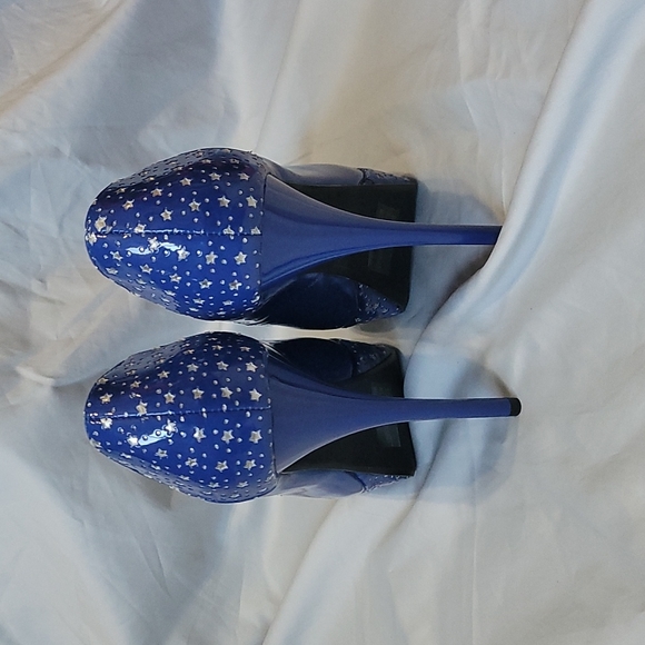 Qupid Neutral-204 Blue Faux Patent with Silver Stars Peep Toe Stiletto Heels - Picture 4 of 5
